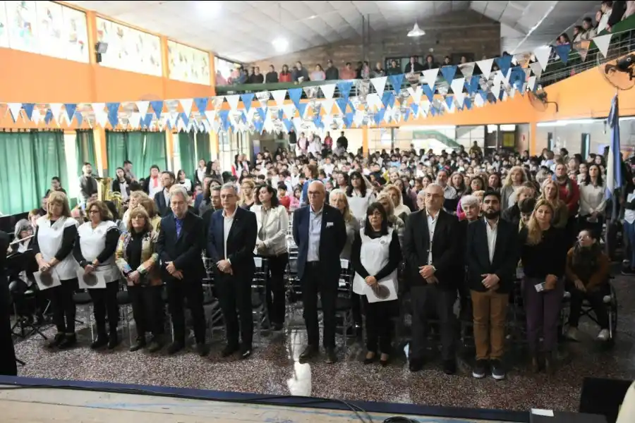 Festejos por el 50 aniversario de la escuela Lisandro de la Torre