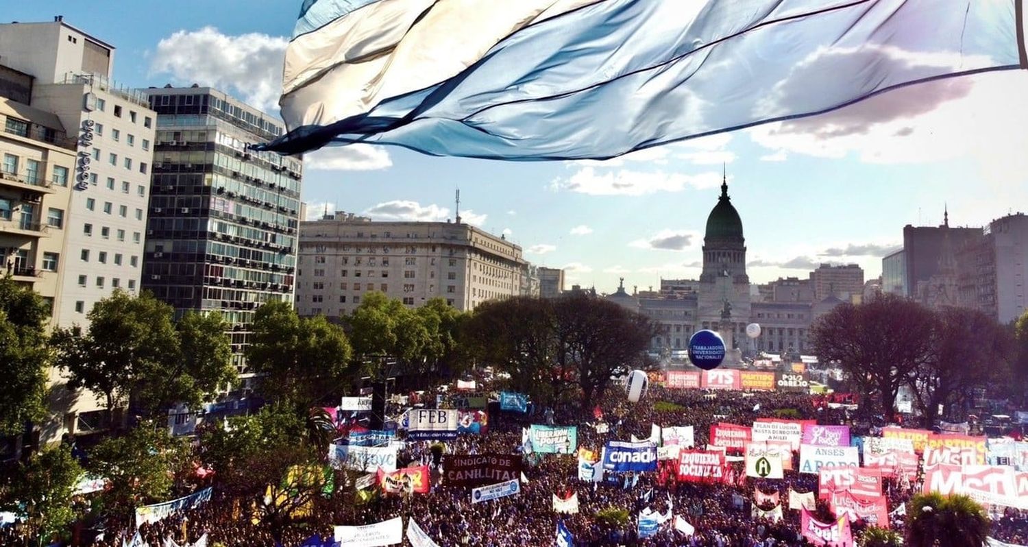 Milei dijo que en la última marcha universitaria del 2 de octubre, "hubo 60 mil personas" a diferencia de la primera en la se contabilizaron 230 mil. ¿Se viene la tercera? Crédito: Agencia