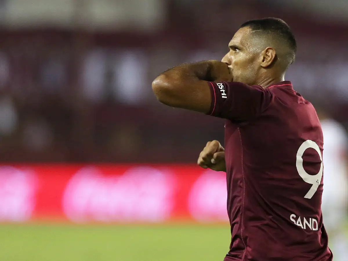 Lanús tiene un duro examen en La Paz