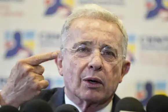 Fiscalía definirá el caso de Álvaro Uribe