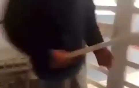 Los jóvenes que generaron destrozos tienen 18 y 14 años.