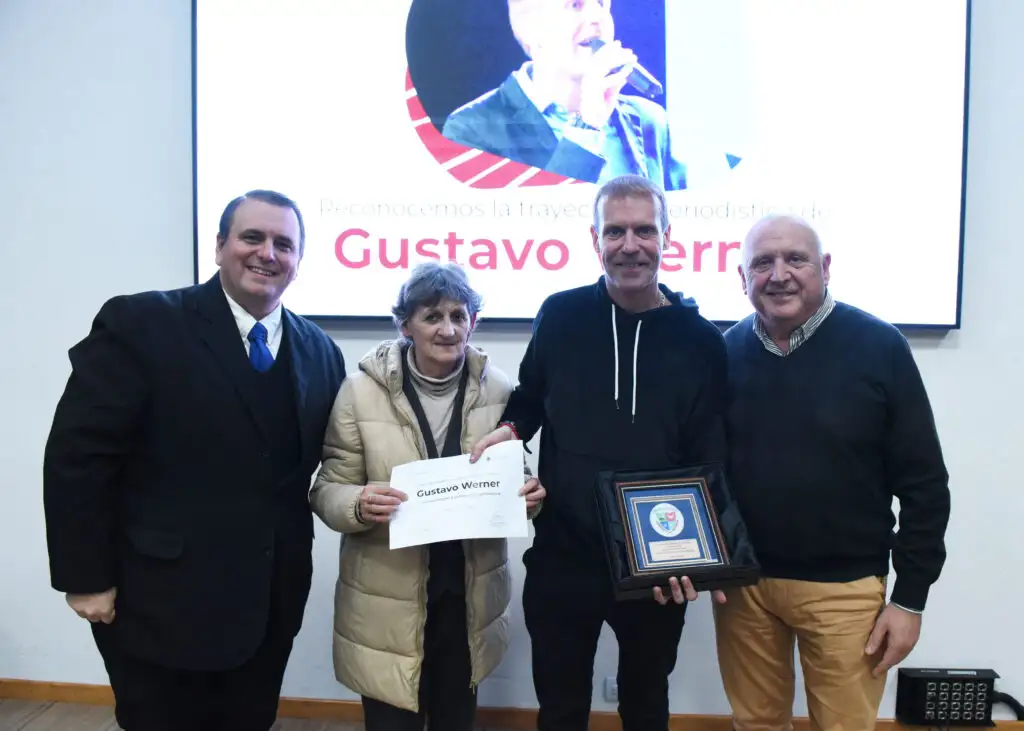 Crespo celebró el Día del Periodista con un reconocimiento a Gustavo Werner y una charla sobre inteligencia artificial