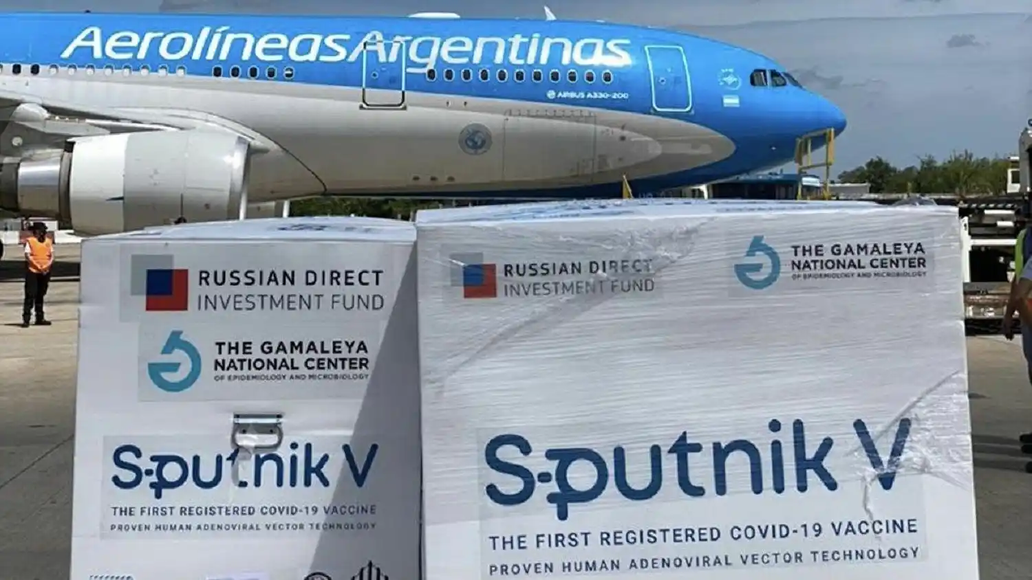 Partió 9º vuelo de Aerolíneas hacia Rusia para traer más dosis Sputnik V en medio de crecientes críticas al Gobierno por el plan de vacunación