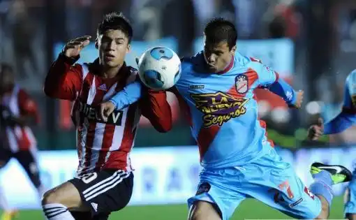 Con la vuelta de Verón, Estudiantes y Arsenal empataron en el inicio del torneo