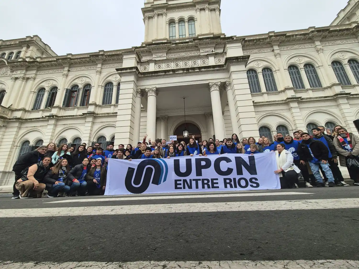 UPCN cerró una semana de lucha con una masiva asamblea frente a Casa de Gobierno