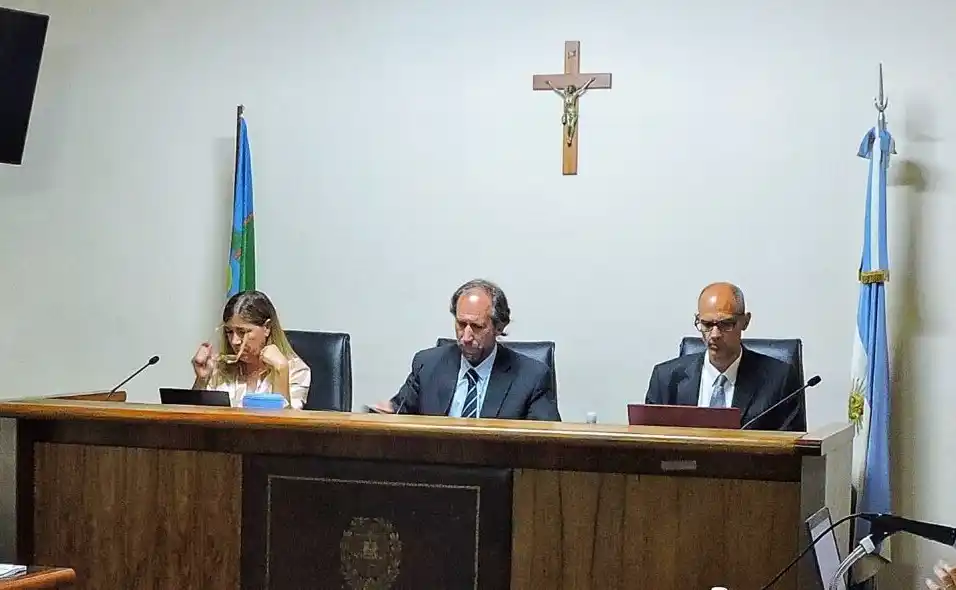 Treinta años de prisión por violar a su propia hija