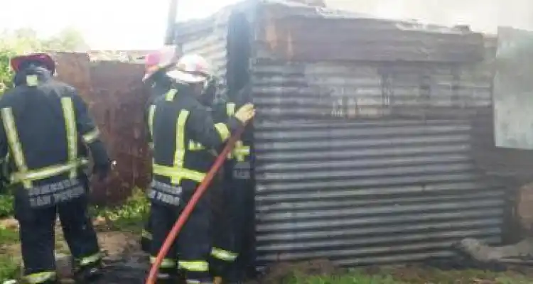 Incendio de vivienda en Mateo Sbert y Saavedra