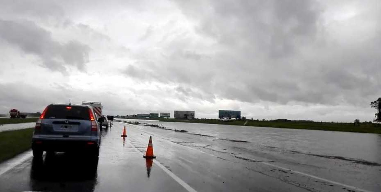 Cortan rutas del sur de Santa Fe por las inundaciones