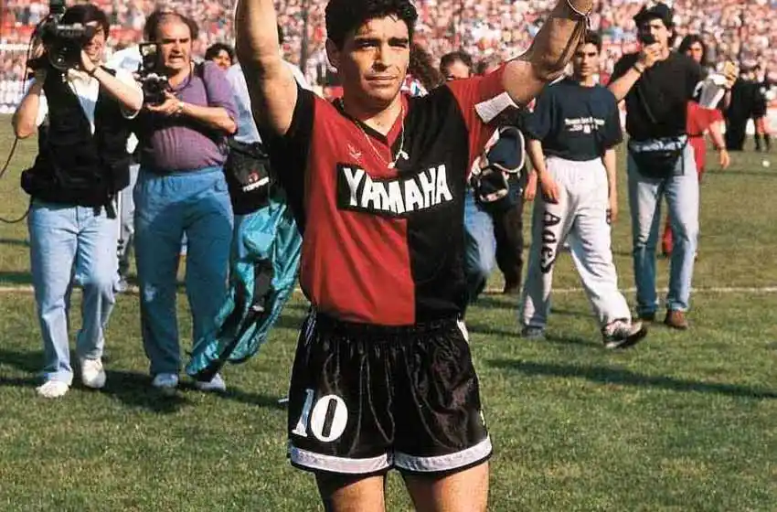 Se cumplen 25 años del debut oficial de Maradona en Newell’s