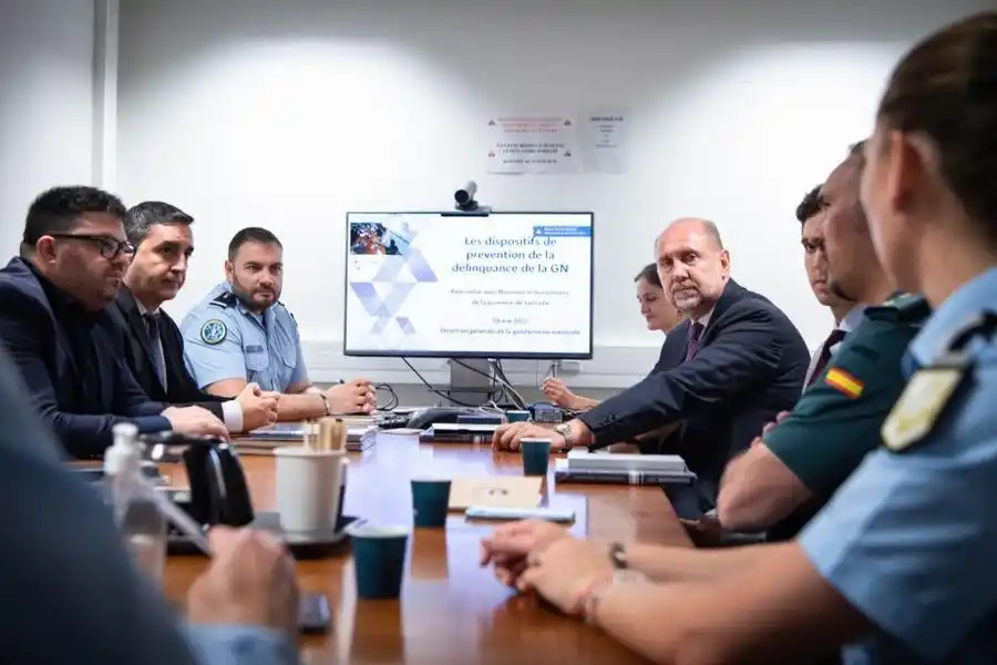 Perotti mantuvo reuniones de trabajo sobre seguridad y financiamiento con instituciones francesas