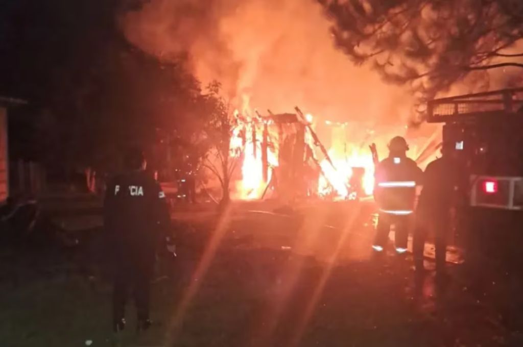 Bomberos trabajando