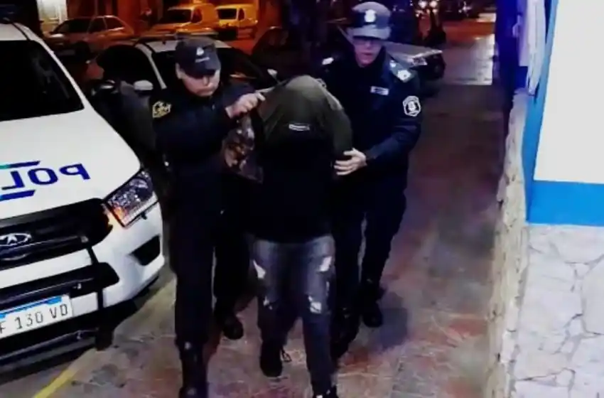 Atrapan a roba ruedas en plena acción