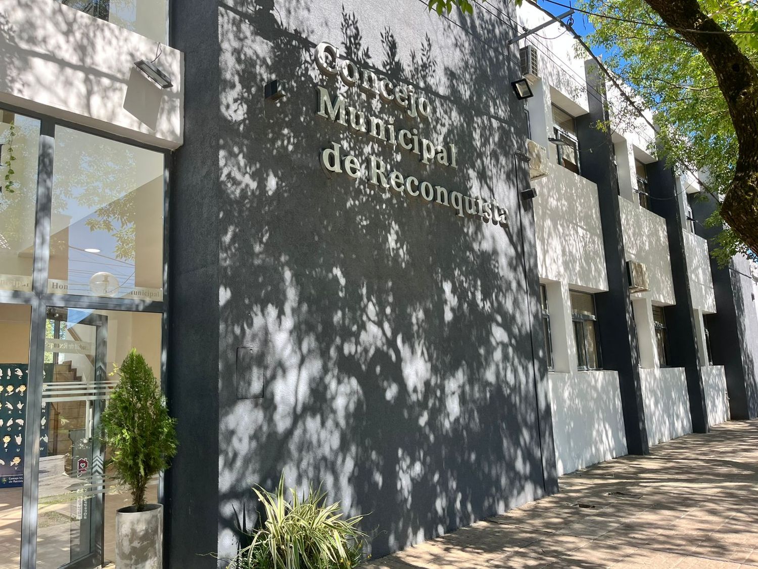 Polémica en Reconquista por un nuevo veto del intendente Amadeo E. Vallejos