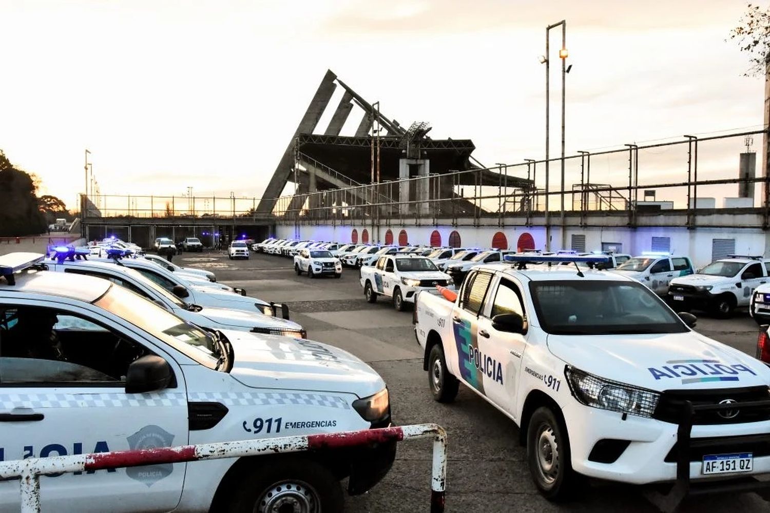 Patrulleros en revisión en el estadio José María Minella (FOTO: La Capital).