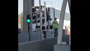 Como consecuencia del impacto, la persona que conducía el micro sufrió politraumatismos