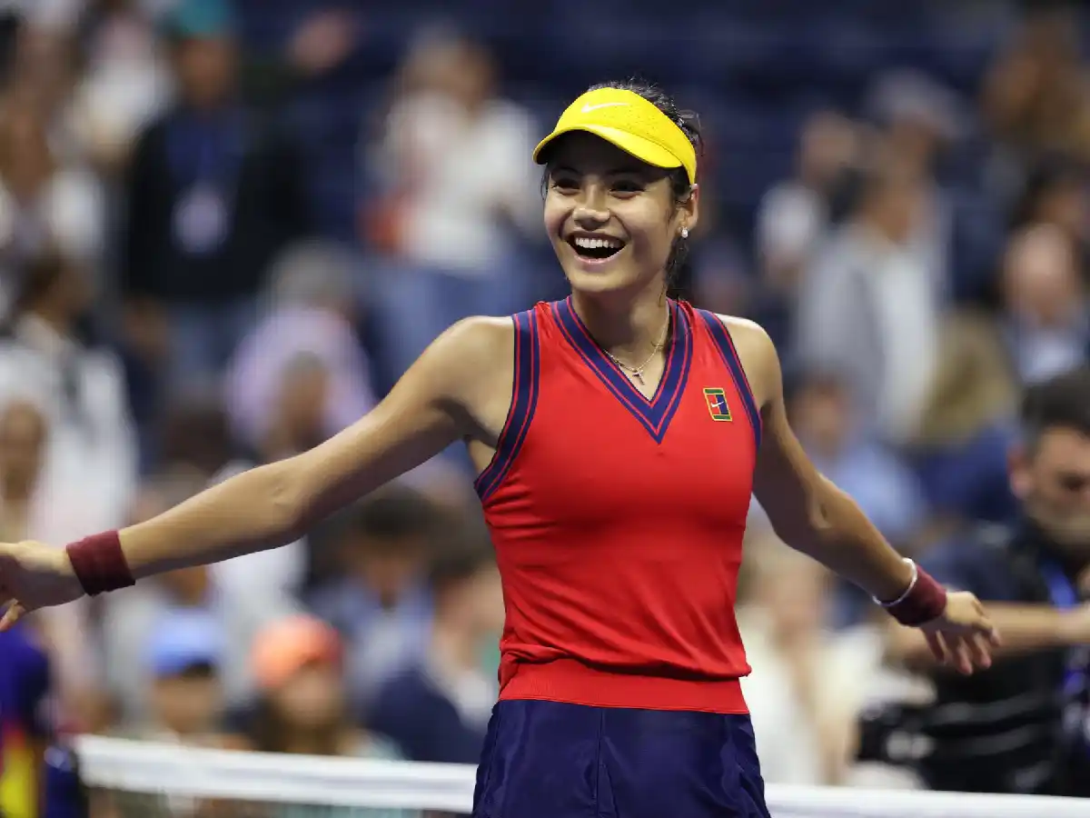 Raducanu hizo historia y festejó en Estados Unidos