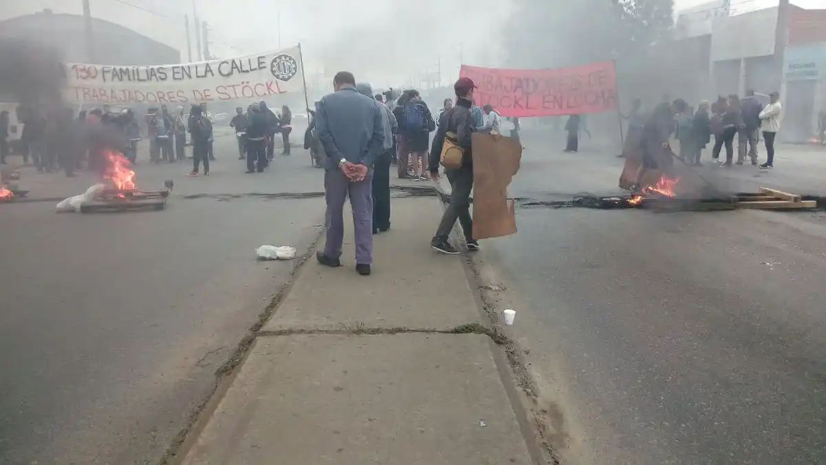 Trabajadores de Stockl  cortaban los accesos al Parque Industrial de Almirante Brown