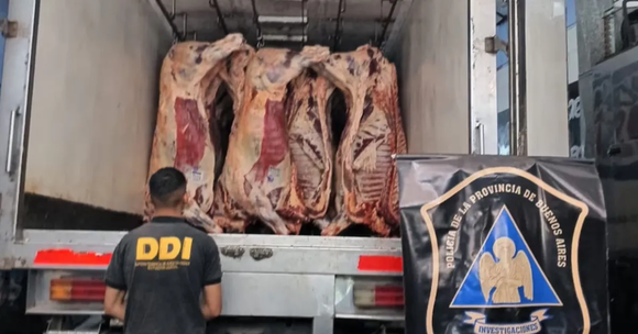 Lomas de Zamora: Detuvieron a tres piratas del asfalto tras robar un camión con carne