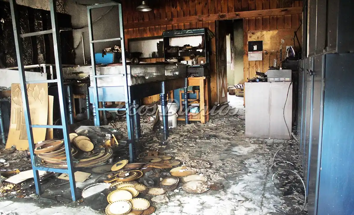 A la vista. Los deterioros provocados por el fuego iniciado en el inmueble