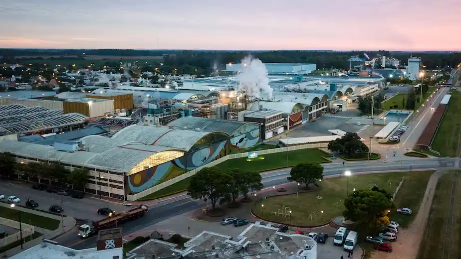 Murió un trabajador de 56 años tras caer de altura en la planta de Arcor en Arroyito.