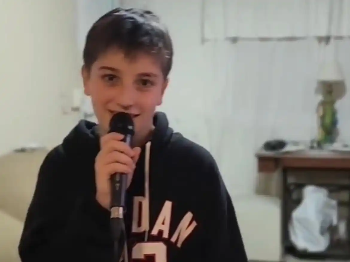 La historia de Lorenzo, el cantante de trece años que fue compartido por Los Charros