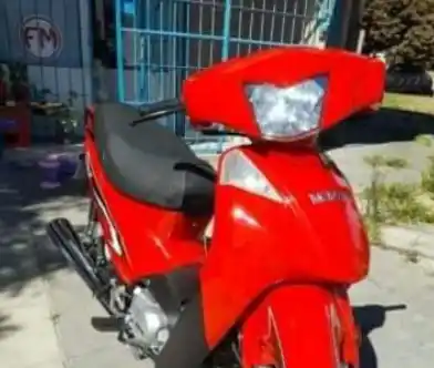 A la salida del boliche, robaron una motocicleta