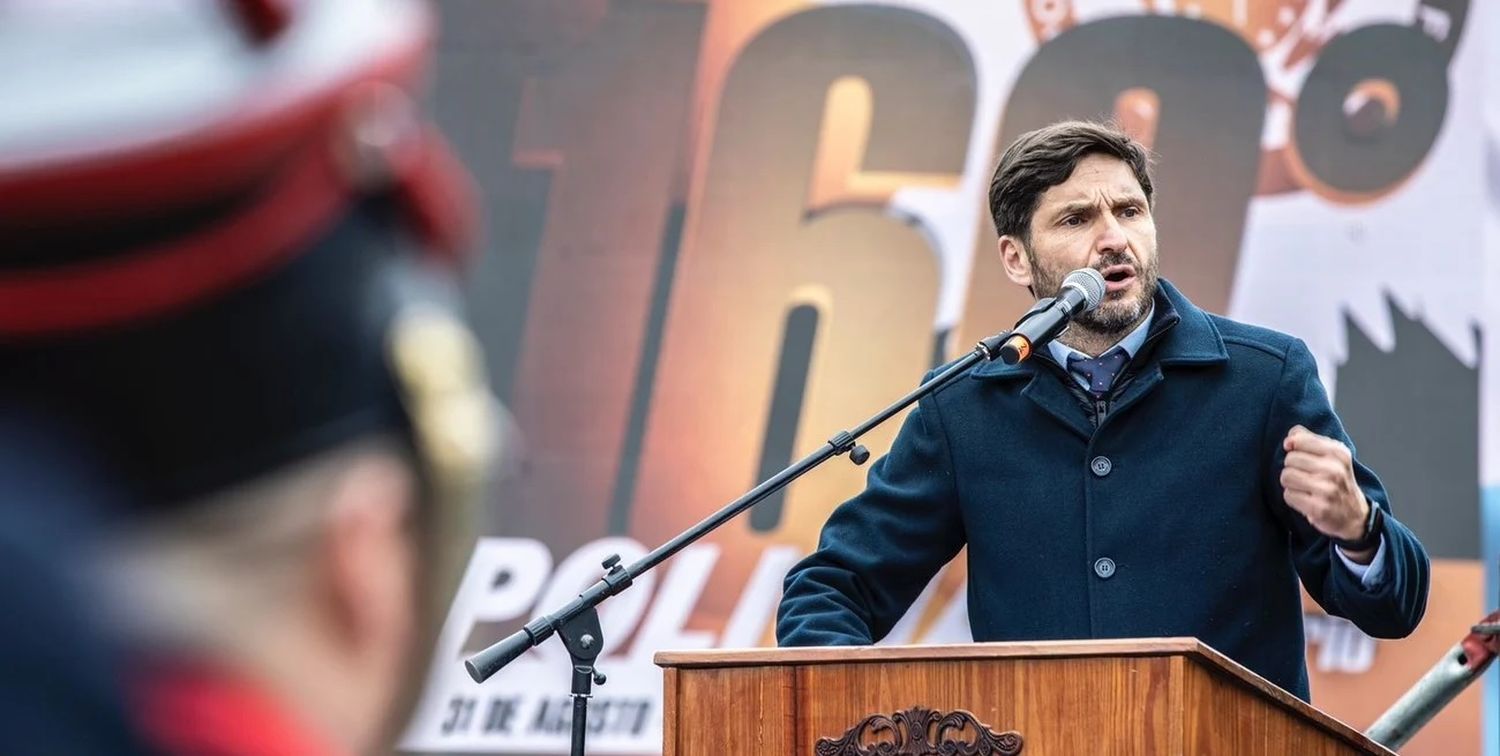 Pullaro en el aniversario de los 160 años de la policía santafesina.