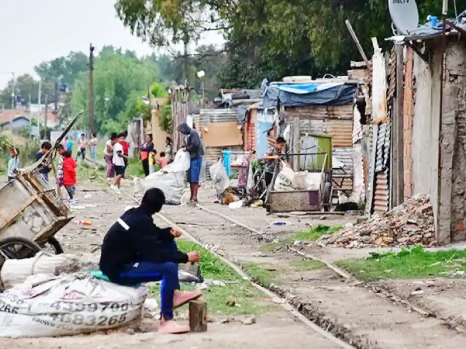 LA UCA PONE EN DUDA LOS DATOS OFICIALES : “La baja de la pobreza no se siente en la calle”