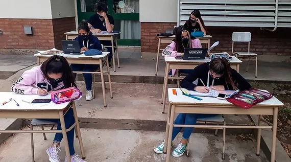 La mayoría de las escuelas logró iniciar la presencialidad con los cupos de docentes y auxiliares cubiertos