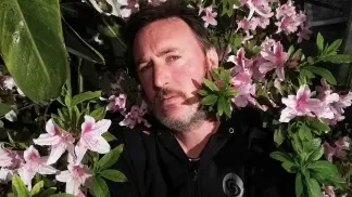 El ex Auténticos Decadentes Nico Landa presenta «El amor es un accidente»