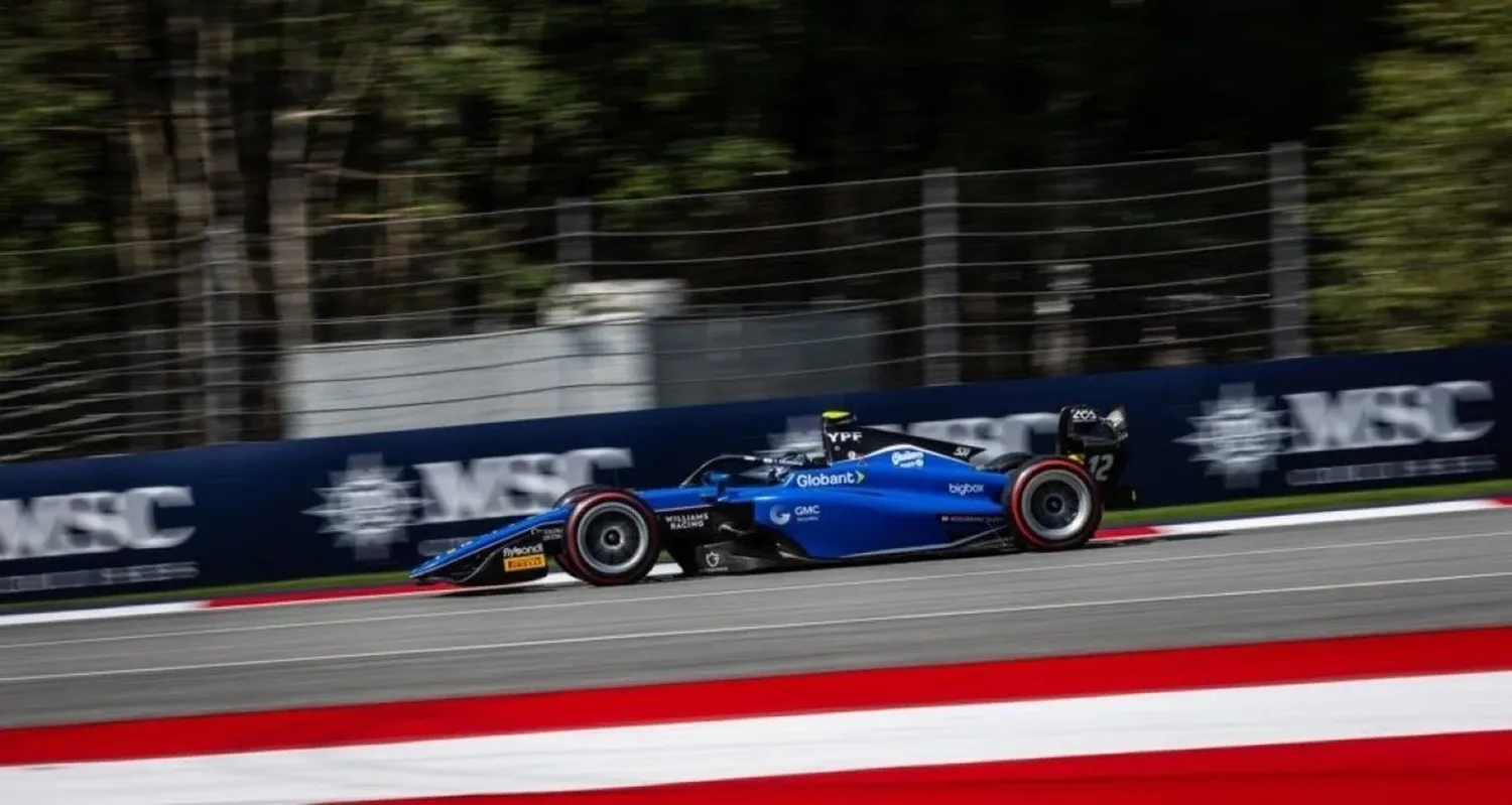 El piloto de MP Motorsprot venía defendiendo la 5ta. posición en el Sprint de Austria, cuando terminó perdiendo el control del auto, haciendo un trompo y cayendo hasta el puesto 11°.