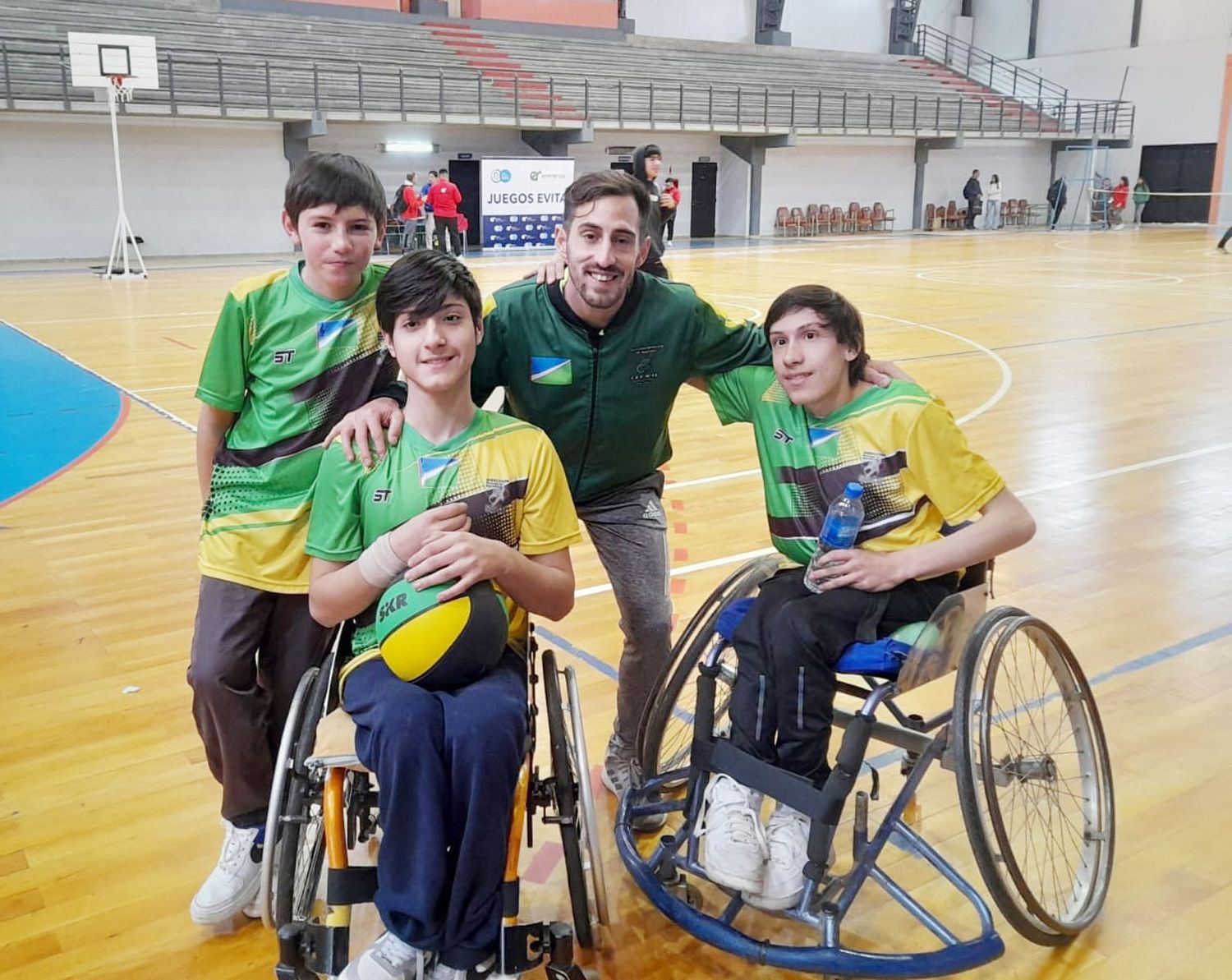 Alumnos de la Escuela Municipal de Deporte Adaptado en los Juegos Evita