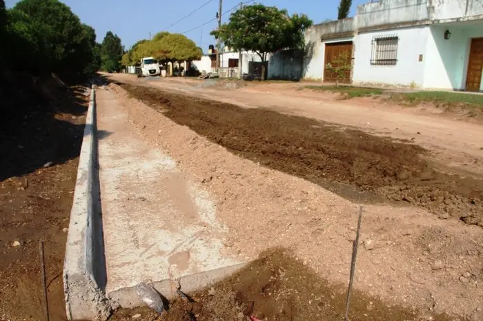 LOBERIA: Comenzó la obra de cordón cuneta en la calle Lavalle