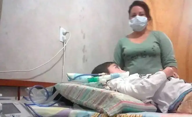 Tienen un hijo electrodependiente y les sacaron la tarifa social de luz