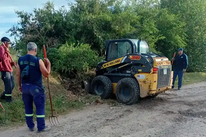 Plan de mantenimiento urbano: el Municipio intensifica operativos de saneamiento y bacheo en diversos barrios