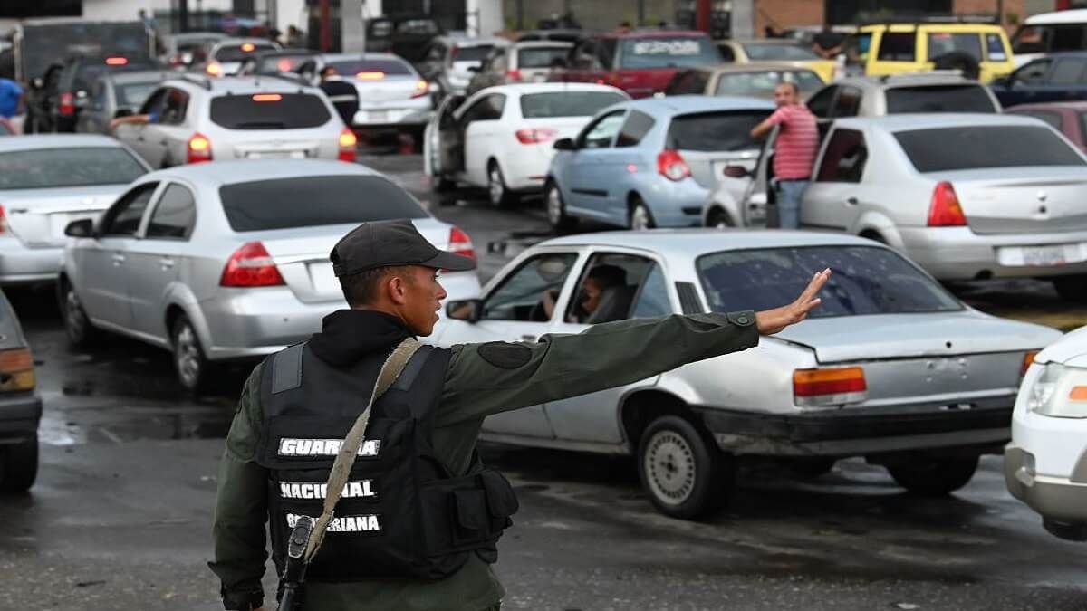 ¿DÓNDE ESTÁ LA GASOLINA? Regresa el fantasma de las colas a las estaciones de servicio del país: así están en Caracas (+Video)