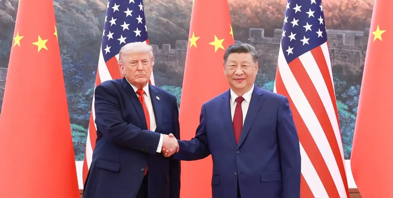 El presidente chino, Xi Jinping, mantiene conversaciones con el presidente estadounidense, Donald Trump, quien se encuentra de visita de Estado en China, en el Gran Palacio del Pueblo, en Beijing el 14 de mayo. Crédito: Xinhua/Ding Lin