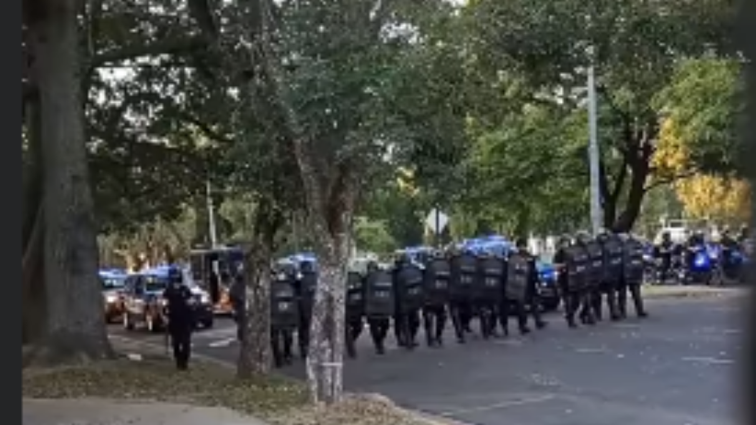 La policía “desalojó” la costanera santafesina