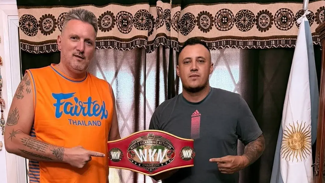 Maxi Saravia (a la derecha) junto a Cristian Bosch, campeón del mundo y representante de la WKN