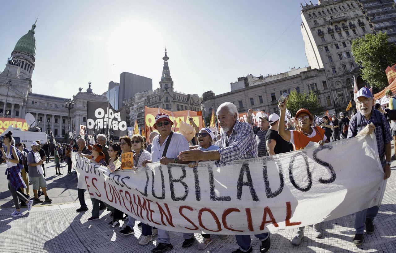 Una plaza por…