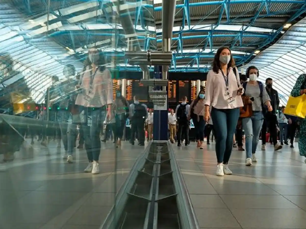 Reino Unido confirmó dos casos de la variante ómicron