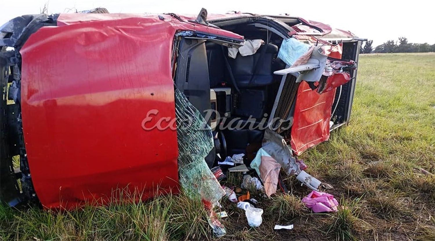 Sobre la banquina. Terminó la trayectoria de la camioneta marca Dodge modelo Ram, que circulaba en sentido a Necochea, según se informó