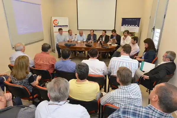 El gobernador Bordet se reunió con el sector citrícola y arandanero 
