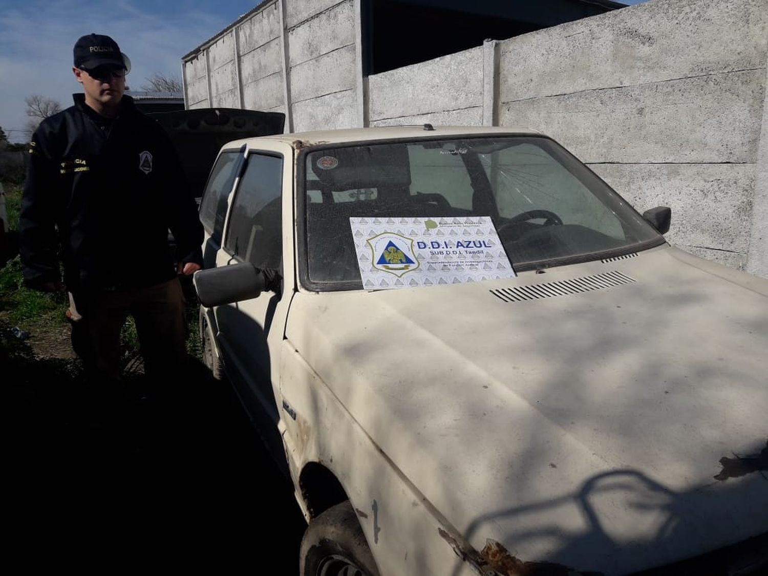 Secuestraron un auto y un arma y aprehendieron a un hombre en dos procedimientos