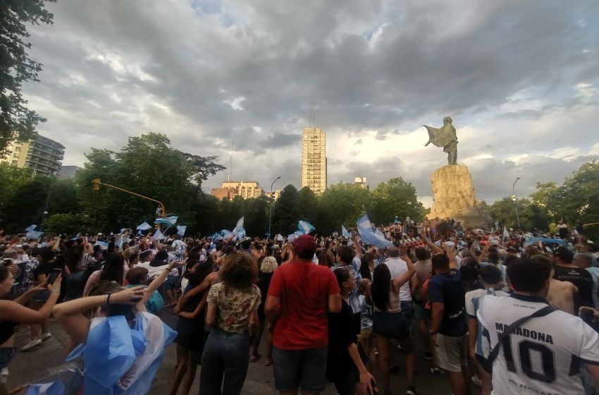 Así se celebra en la tierra del "Dibu", la sufrida victoria ante Países Bajos