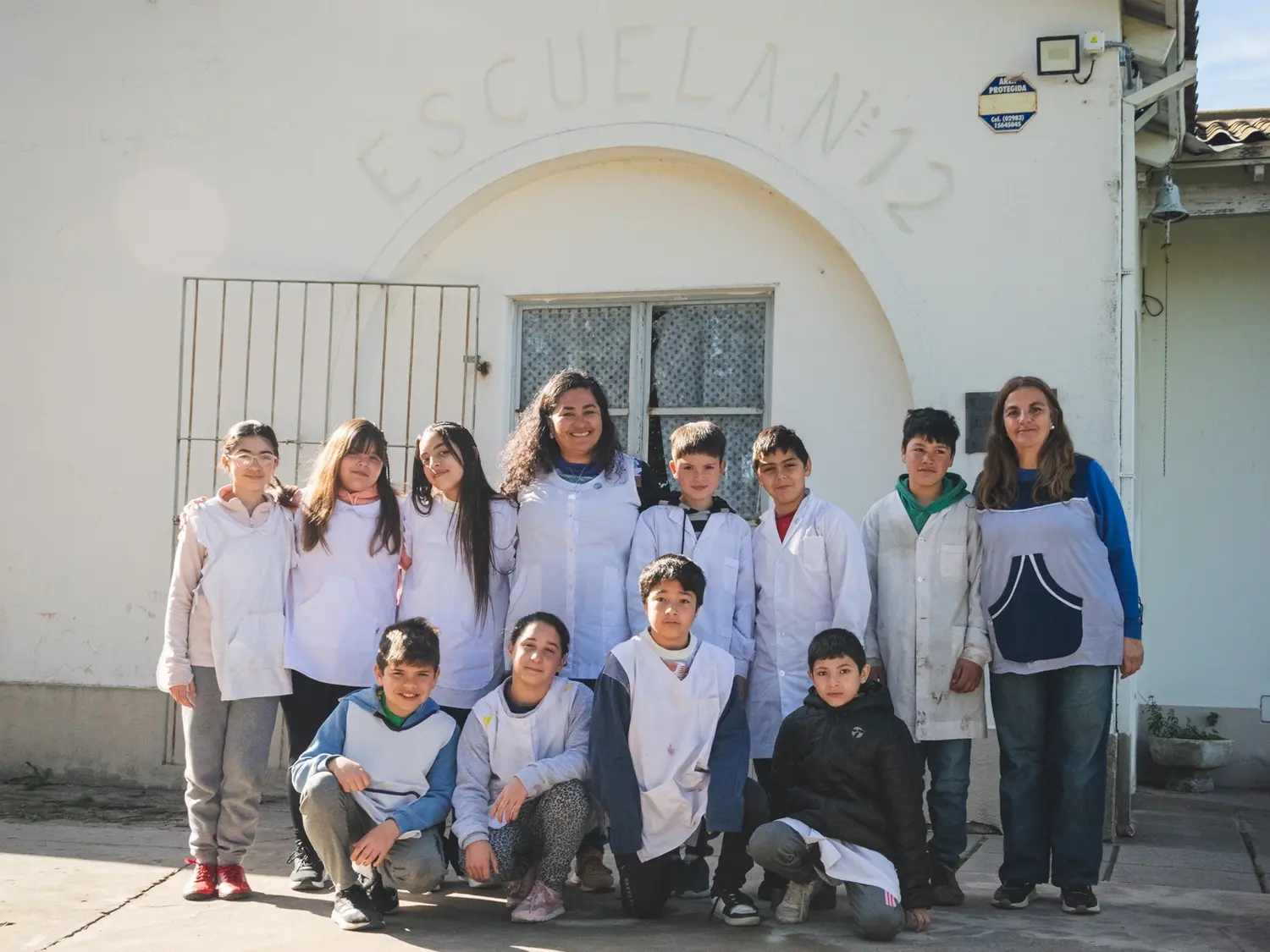 El curso de quinto grado junto a las docentes Silvana Venecia y Karen Luengo