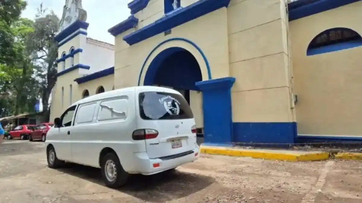 Entregaron cuerpo de Edwin Santos a sus familiares en cementerio de San Cristóbal