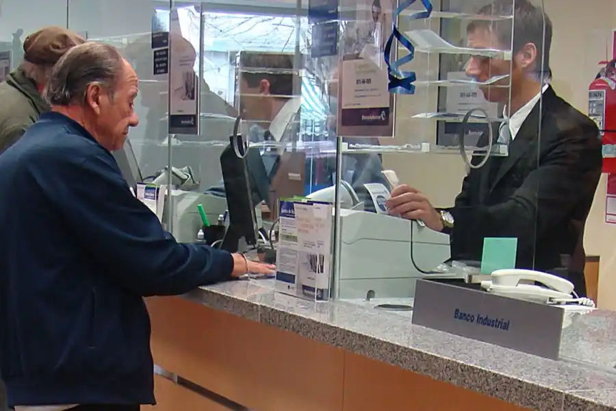 Los empleados bancarios tienen nuevo sueldo mínimo: $1.600.000