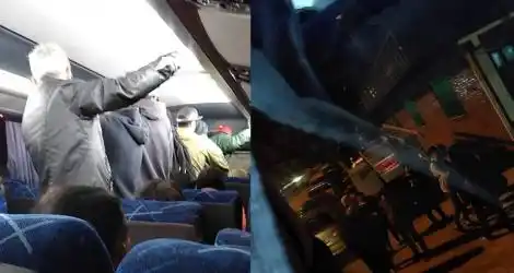 Fumando arriba del colectivo
