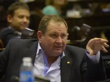 Rogel presentó un proyecto que regula el trabajo de obreros